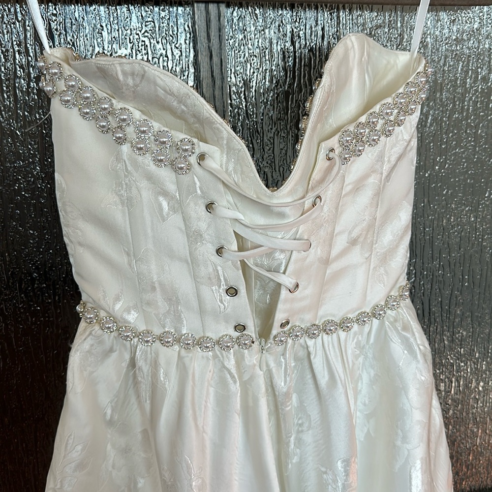 V. Chapman Strapless White Dress - Picture 7 of 15